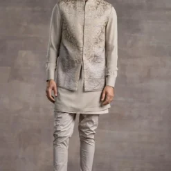 Tarun Tahiliani Men Blush Embroidered Bundi Jacket