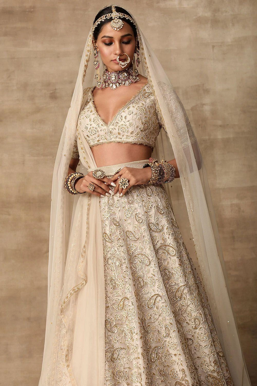 Ridhi Mehra Fiza Paisely Embroidered Lehenga Set 3 Ridhi Mehra Fiza Paisely Embroidered Lehenga Set - Image 3