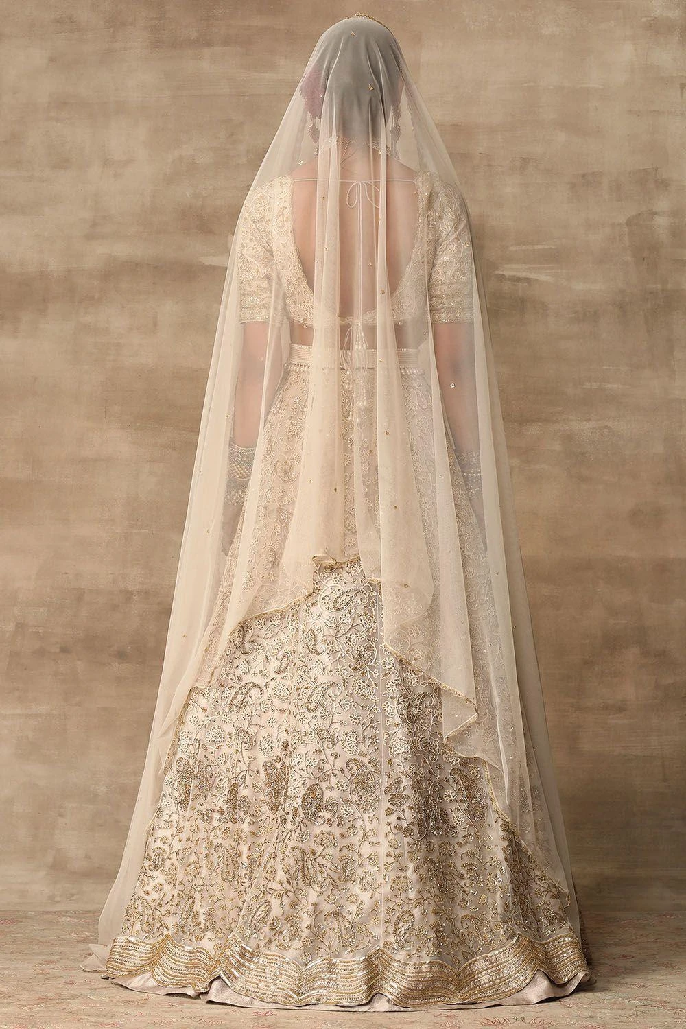 Ridhi Mehra Fiza Paisely Embroidered Lehenga Set 4 Ridhi Mehra Fiza Paisely Embroidered Lehenga Set - Image 4