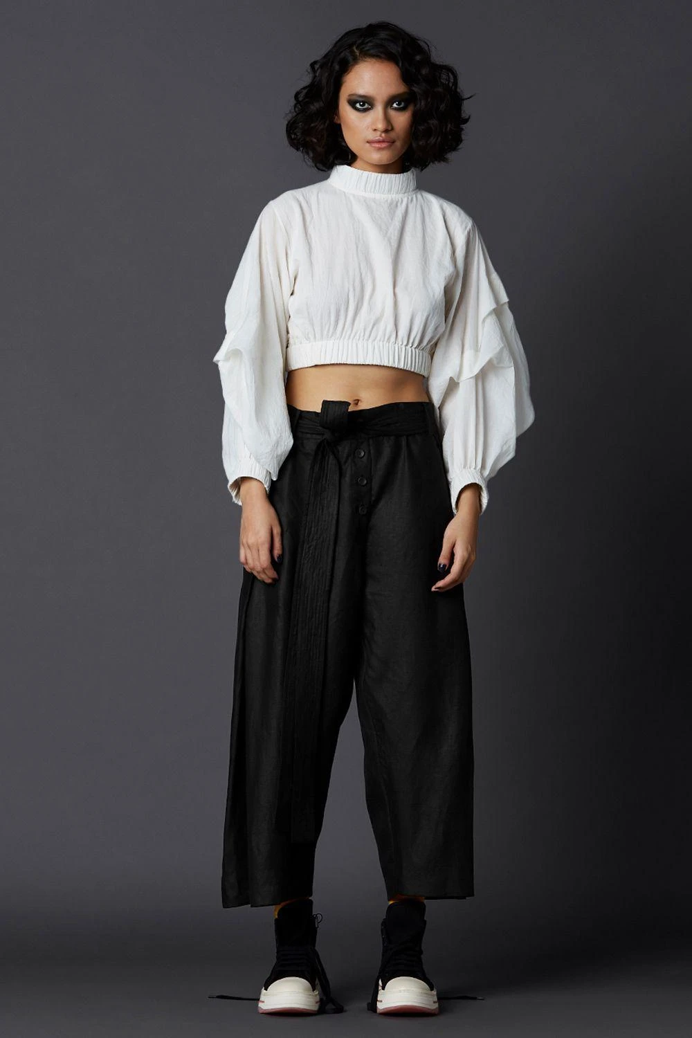 Chola Balloon Sleeve Crop Shirt 2 Chola Balloon Sleeve Crop Shirt - Image 2